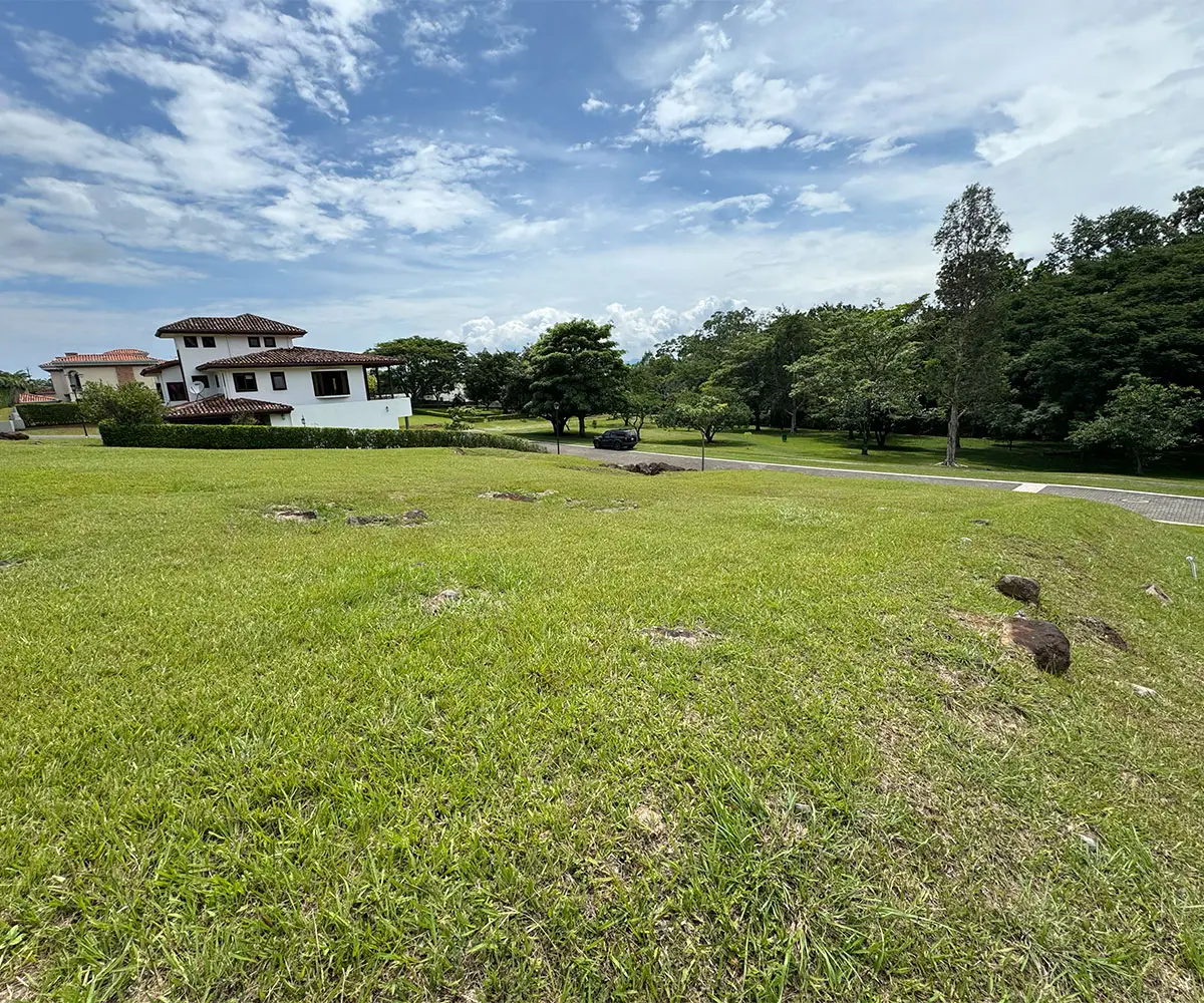 Lote de 881 m2 a la venta en Condominio Las Vueltas, Ciudad Hacienda Los Reyes, La Guacima. Lote de 881 m2 a la venta en Condominio Las Vueltas, Ciudad Hacienda Los Reyes, La Guacima.